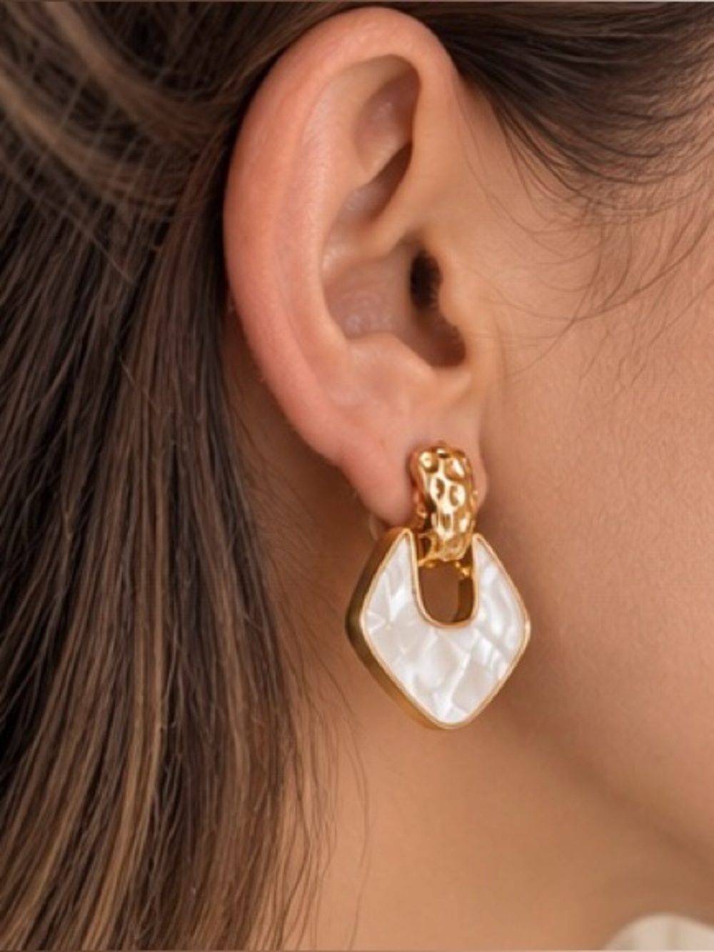 Elegant Gold & Pearl Geometric Statement Earrings - Picture 5 of 5